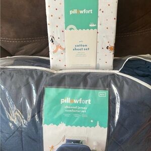 Pillowfort Cotton Sheet Set and comforter